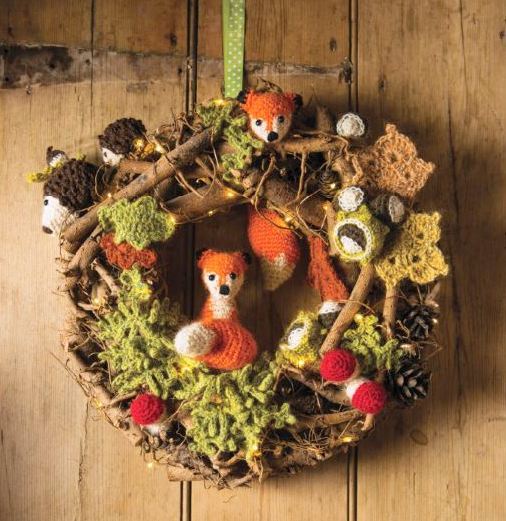 Crocheted Autumn Wreath by Anna Nikipirowicz