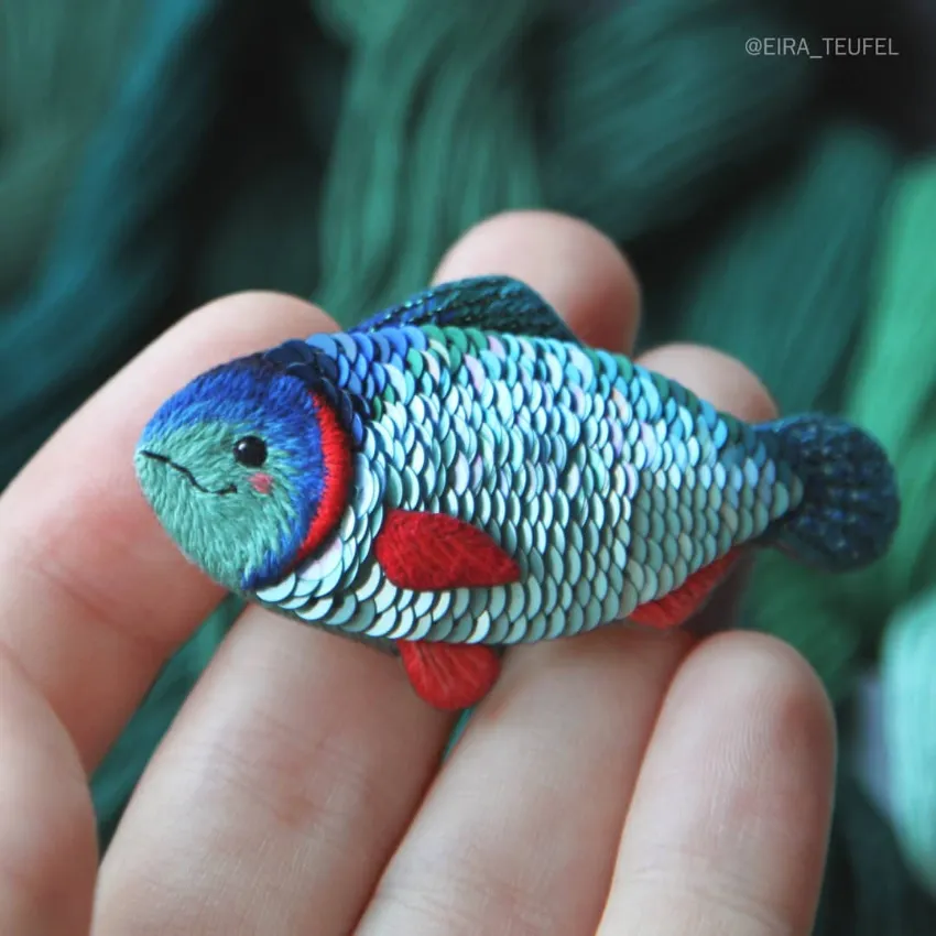 Eira Teufel is a textile artist inspired by the Ocean. She create gorgeous, wearable stumpwork fish