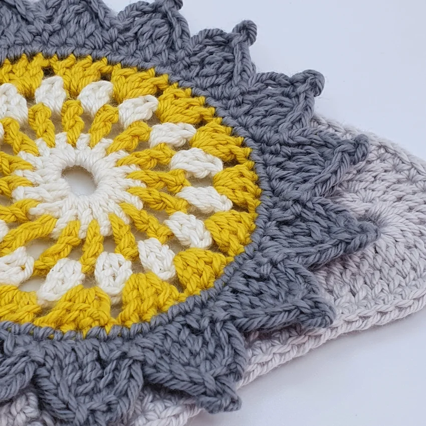 Unique crochet sample by crochet graduate Judy Sendrove