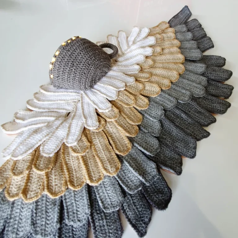 Crochet course work by Judy Sendrove featured in Student Excellence Awards 24
